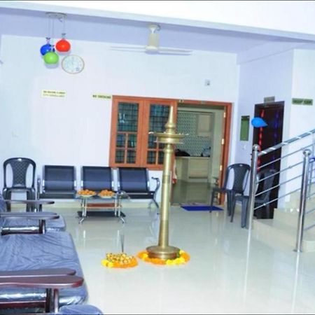 Adhithya Apartments Guruvāyūr Exteriör bild