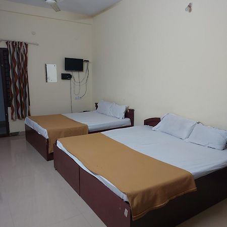 Adhithya Apartments Guruvāyūr Exteriör bild