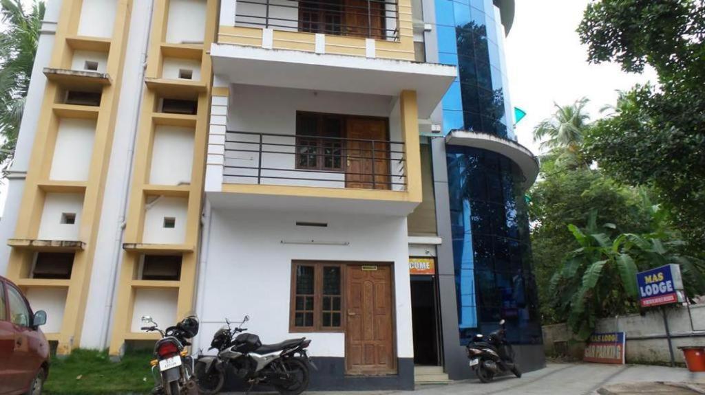 Adhithya Apartments Guruvāyūr Exteriör bild