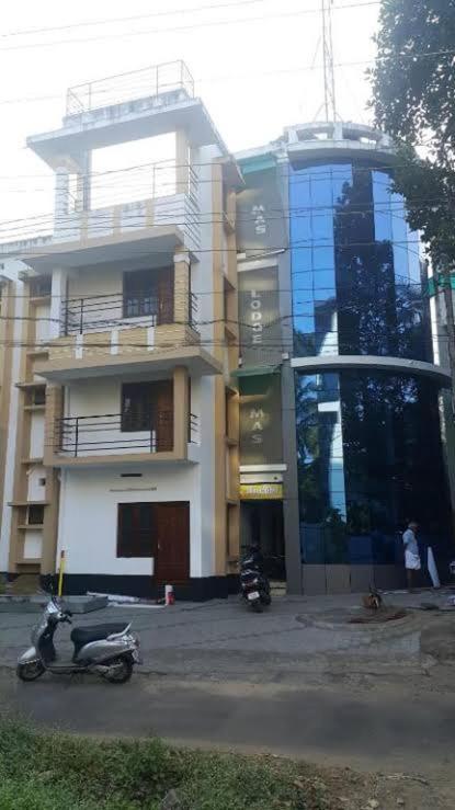 Adhithya Apartments Guruvāyūr Exteriör bild