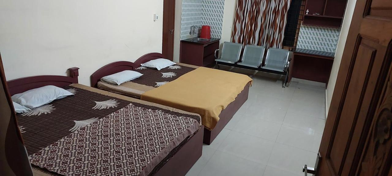 Adhithya Apartments Guruvāyūr Exteriör bild
