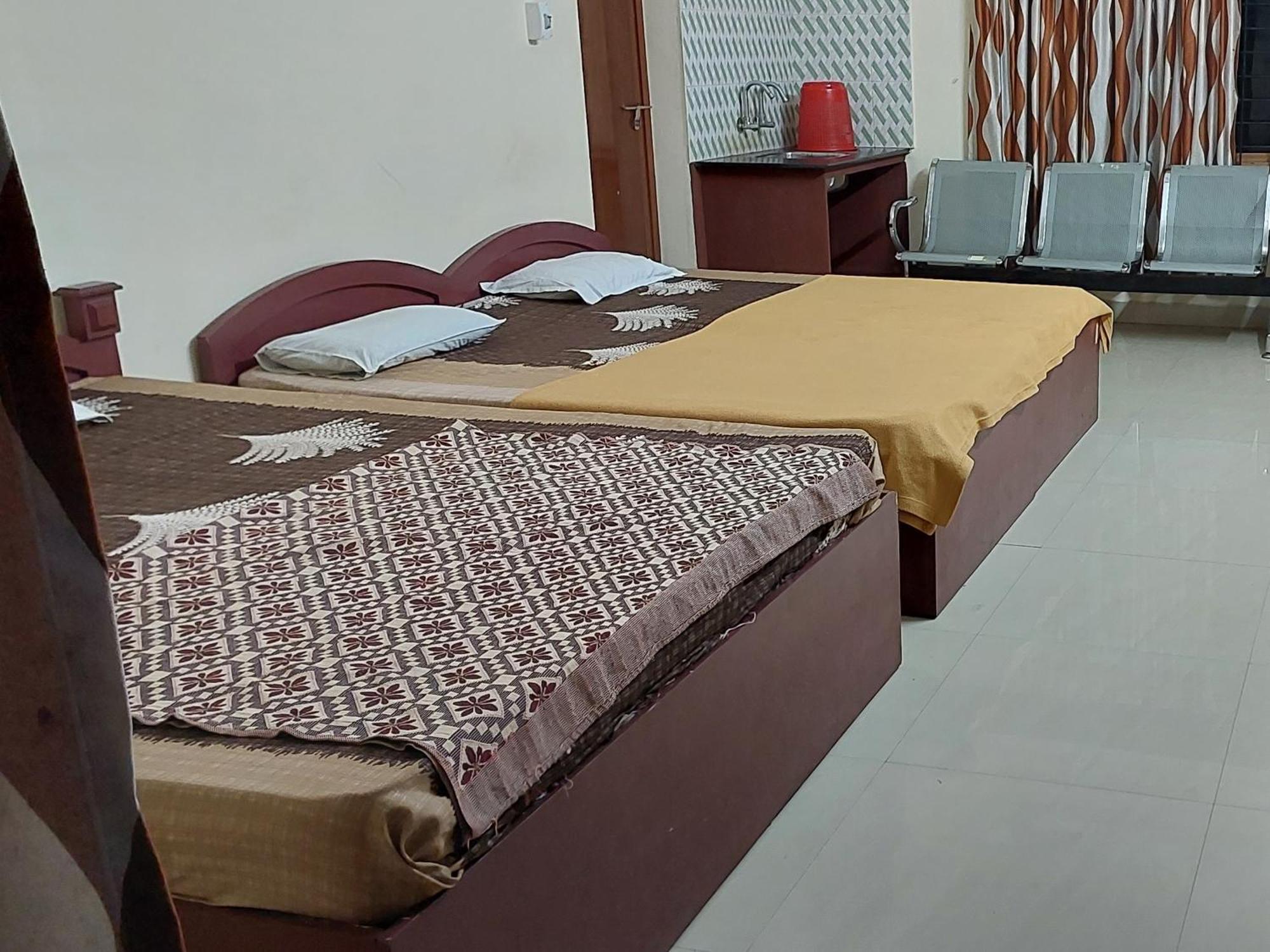 Adhithya Apartments Guruvāyūr Exteriör bild