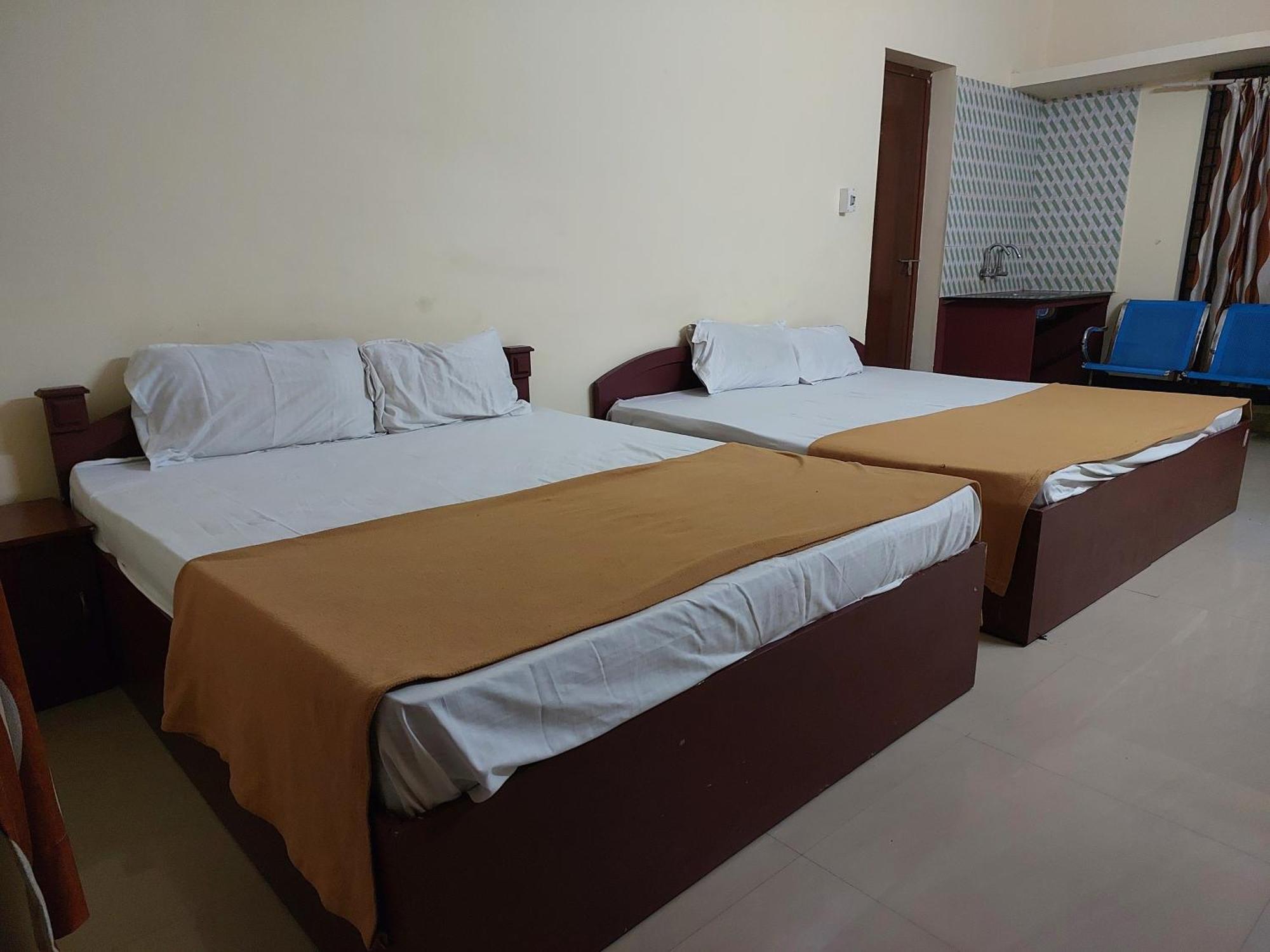 Adhithya Apartments Guruvāyūr Exteriör bild