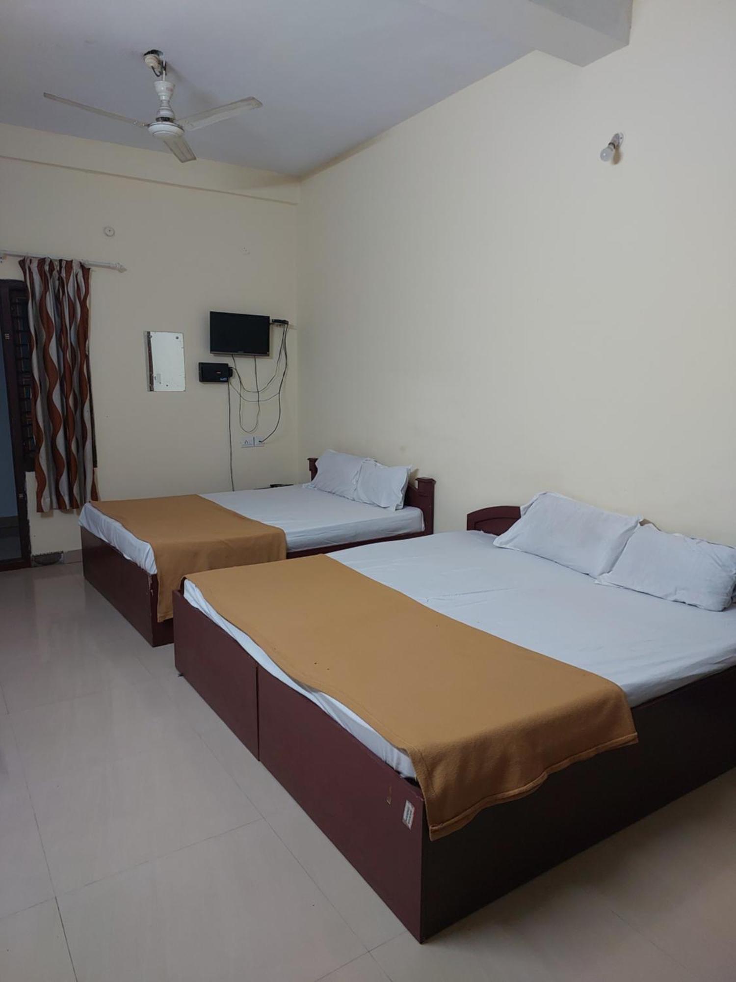 Adhithya Apartments Guruvāyūr Exteriör bild