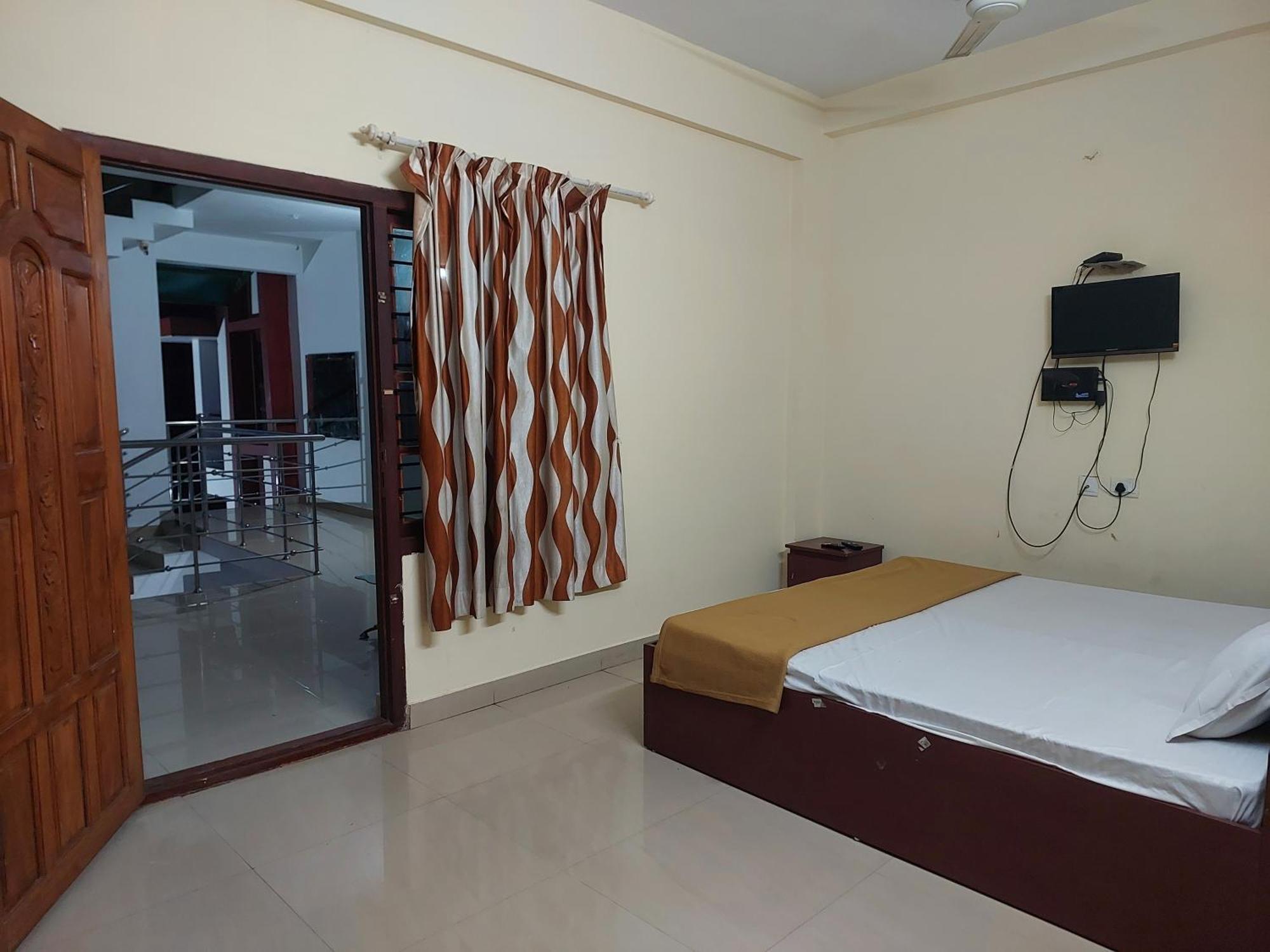Adhithya Apartments Guruvāyūr Exteriör bild