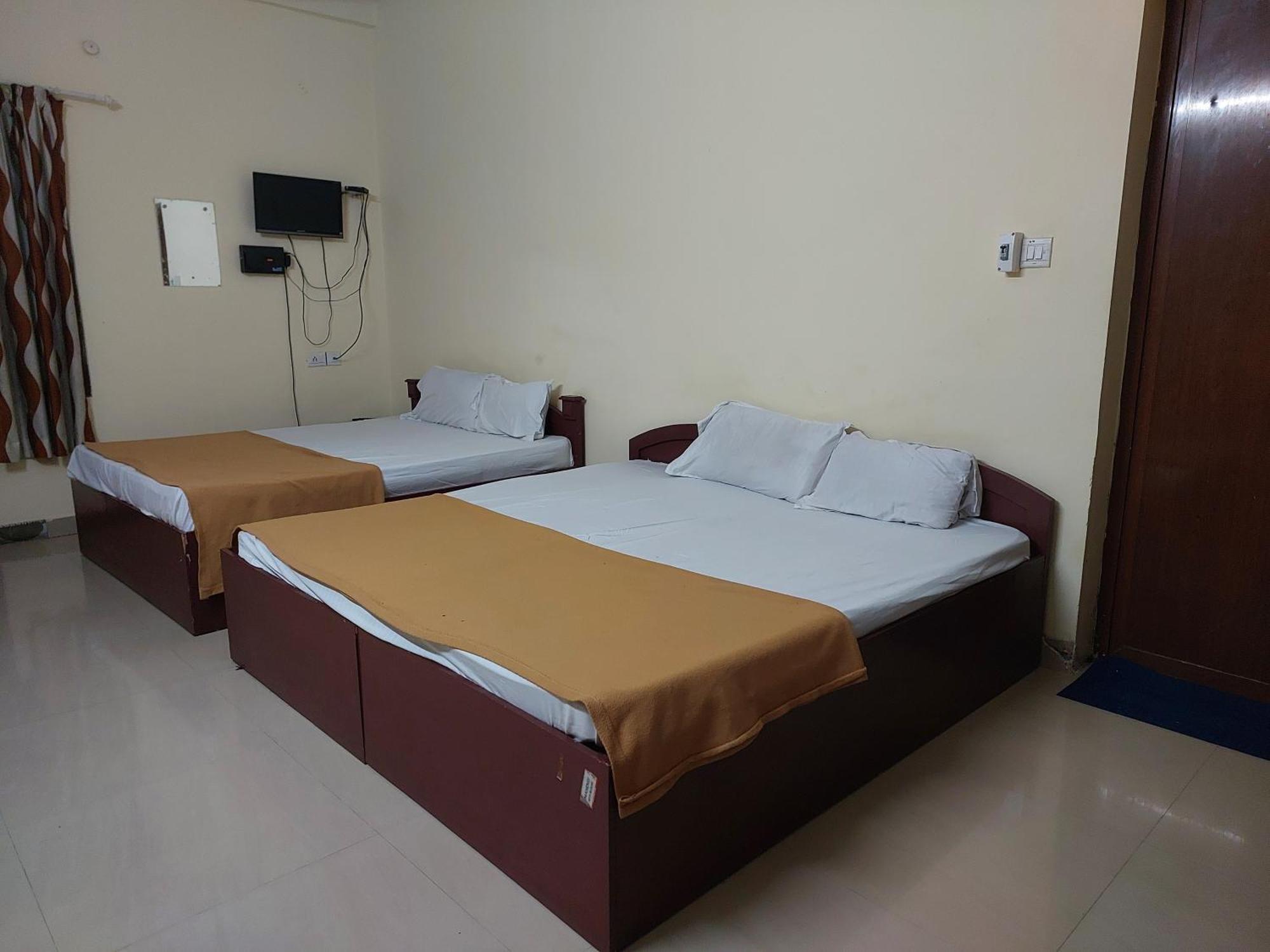 Adhithya Apartments Guruvāyūr Exteriör bild