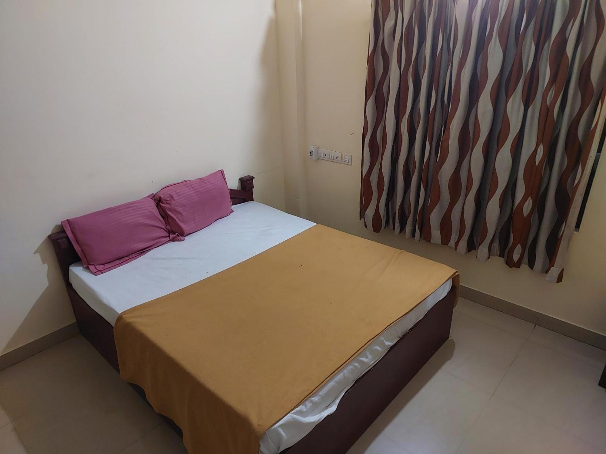 Adhithya Apartments Guruvāyūr Exteriör bild
