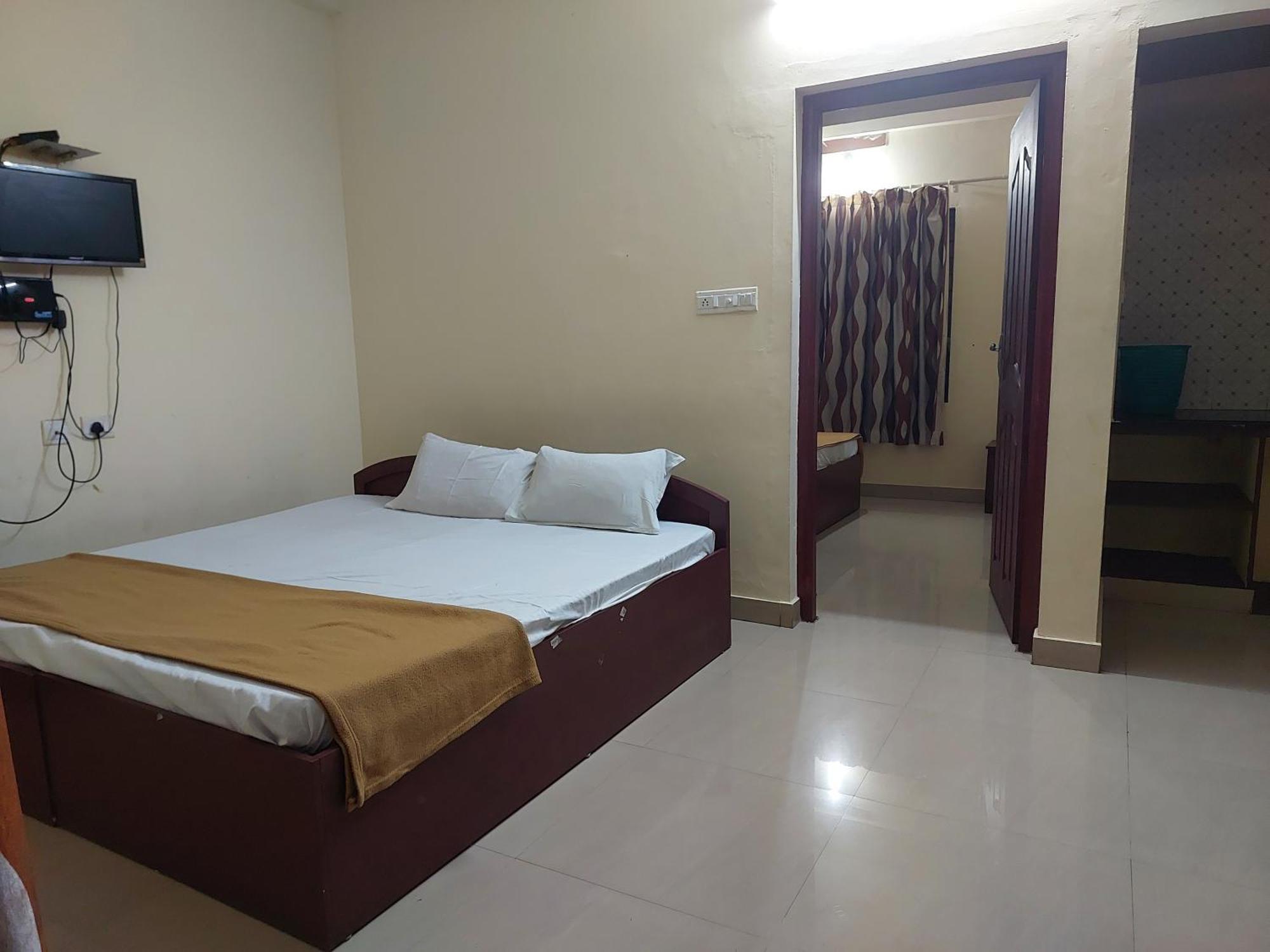 Adhithya Apartments Guruvāyūr Exteriör bild